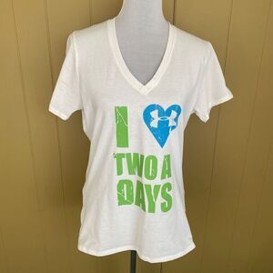 Under Armour women L heat gear loose fit v-cut short sleeve top white